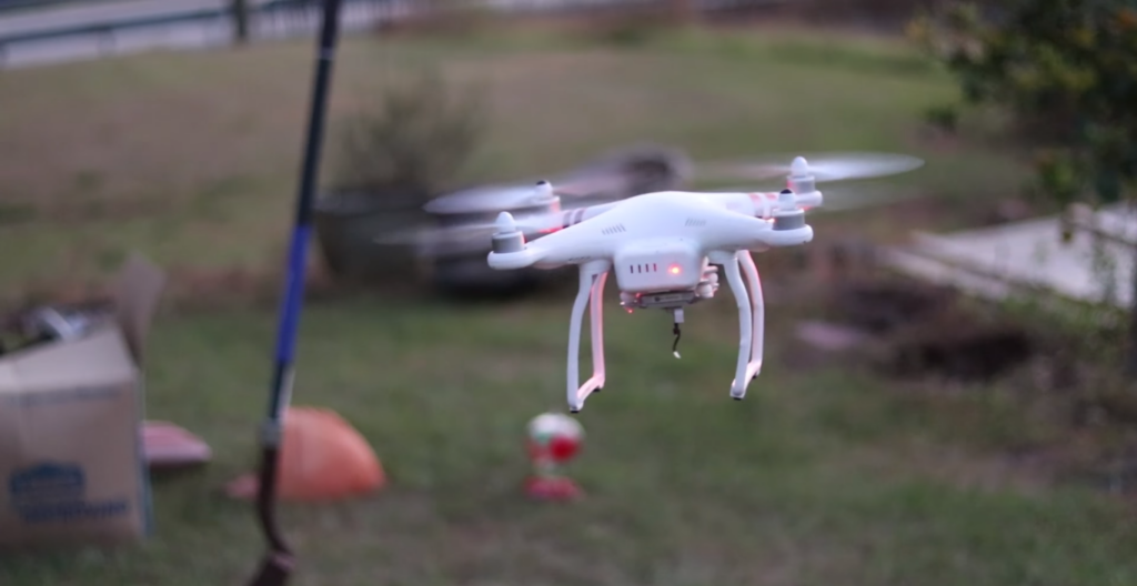 Drone DJI Phantom 3 Voando sem a câmera
